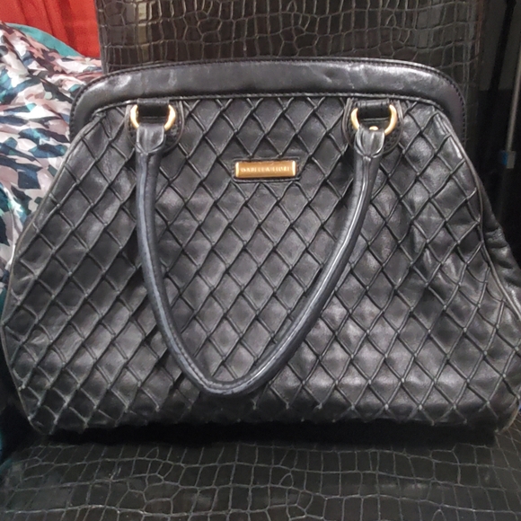 Elegant Black Quilted Handbag - Picture 10 of 10
